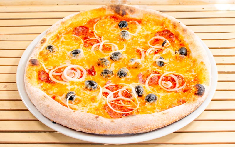 PalmBeach Tropical Restaurant | Diavola | tomato, mozzarella, spicy salami, onion, olives