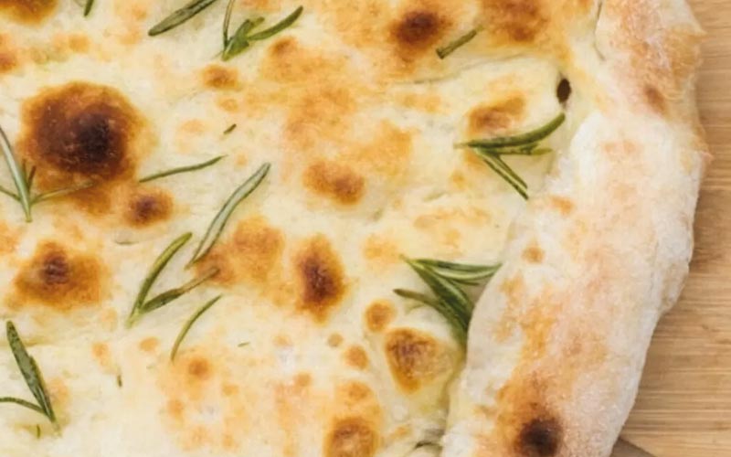 PalmBeach Tropical Restaurant | Focaccia Bianca [da Condividere] | sale, olio extra vergine di oliva e rosmarino